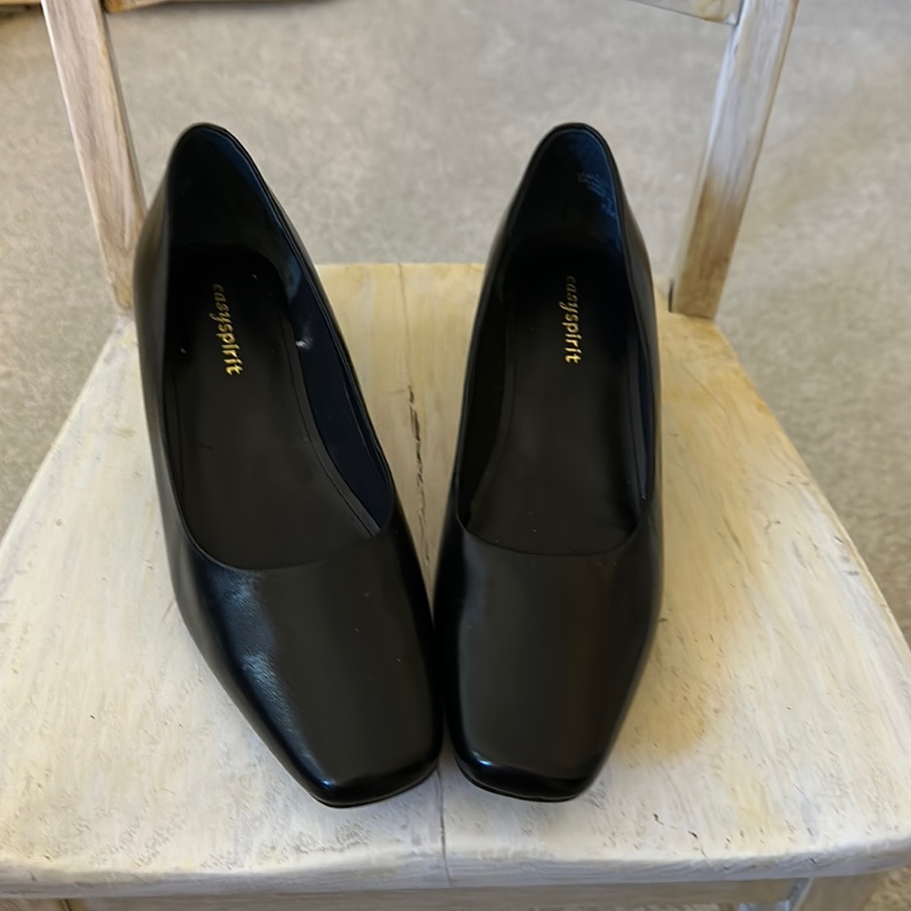 Easy spirit, low, black pumps